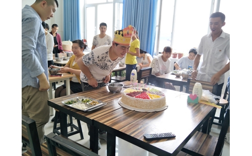 火紅六月，濃情生日會(huì)