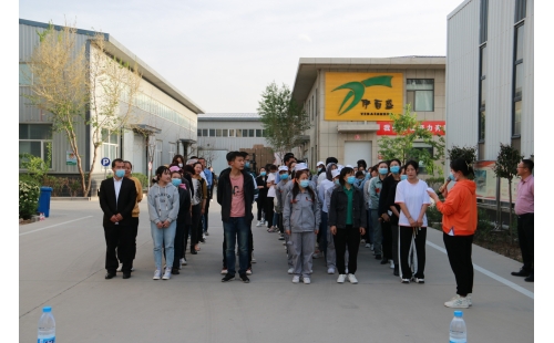 “旋轉(zhuǎn)乾坤，指彈天下”