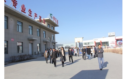 黨建引領(lǐng)促減稅降費(fèi)落地，黨員帶頭抓普惠政策落實(shí)