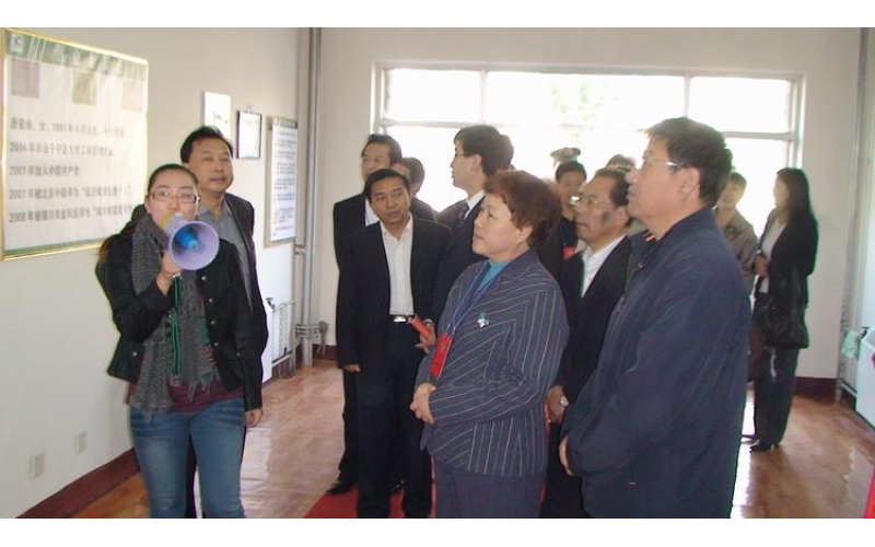 全國(guó)政協(xié)十一屆委員會(huì)委員、第六屆全國(guó)人大代表洪梅香蒞臨公司指導(dǎo)工作